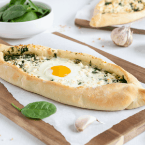 Pide Ei und Spinat